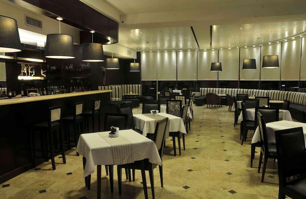 Plaza Real Hotel 4*
